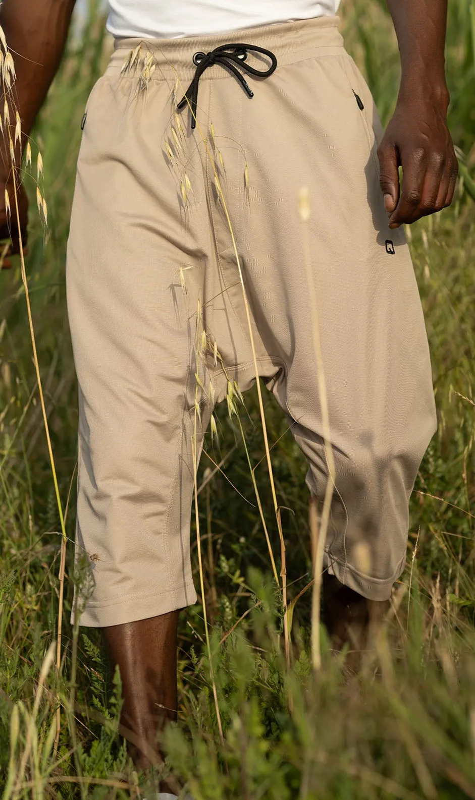 QL Relaxed Lightweight Cropped Joggers in Beige