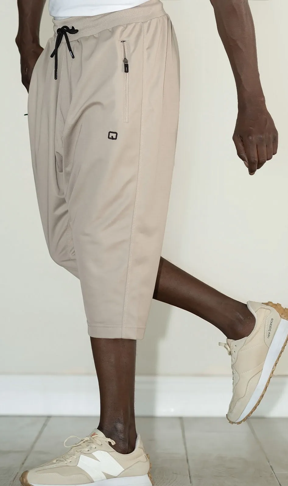 QL Relaxed Lightweight Cropped Joggers in Beige